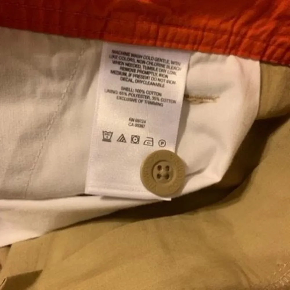Columbia Size 40 Lightweight Tan Shorts *See Description*